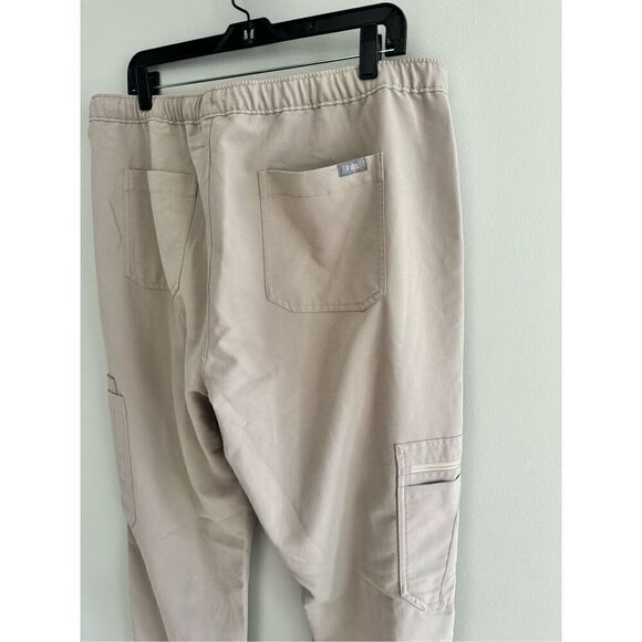 FIGS Tan / Beige Scrub Cairo Cargo Pants, Men’s XL - Picture 7 of 10